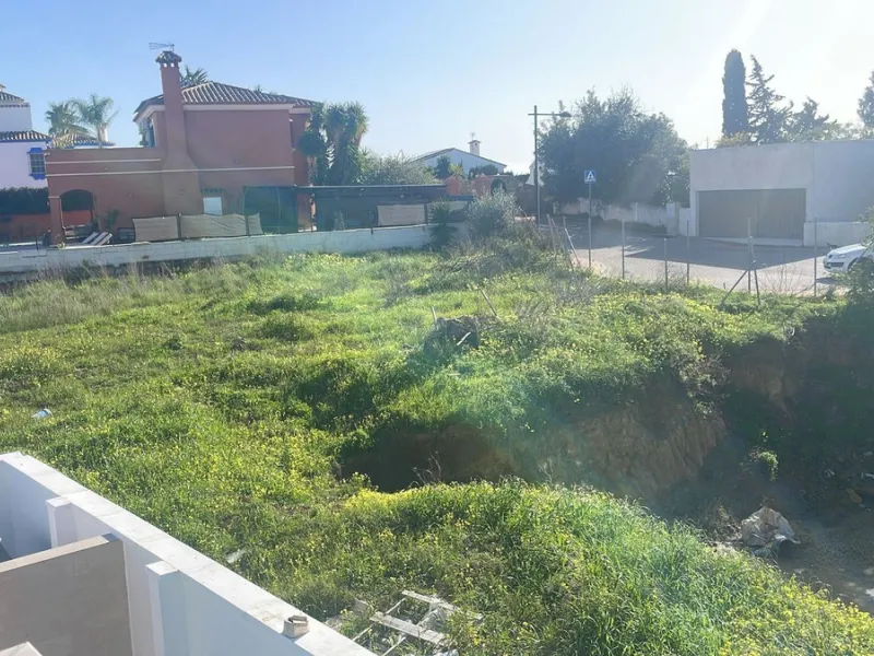 Plot - Residential Plot в продаже в Estepona, Málaga. Площадь участка 1644 м²