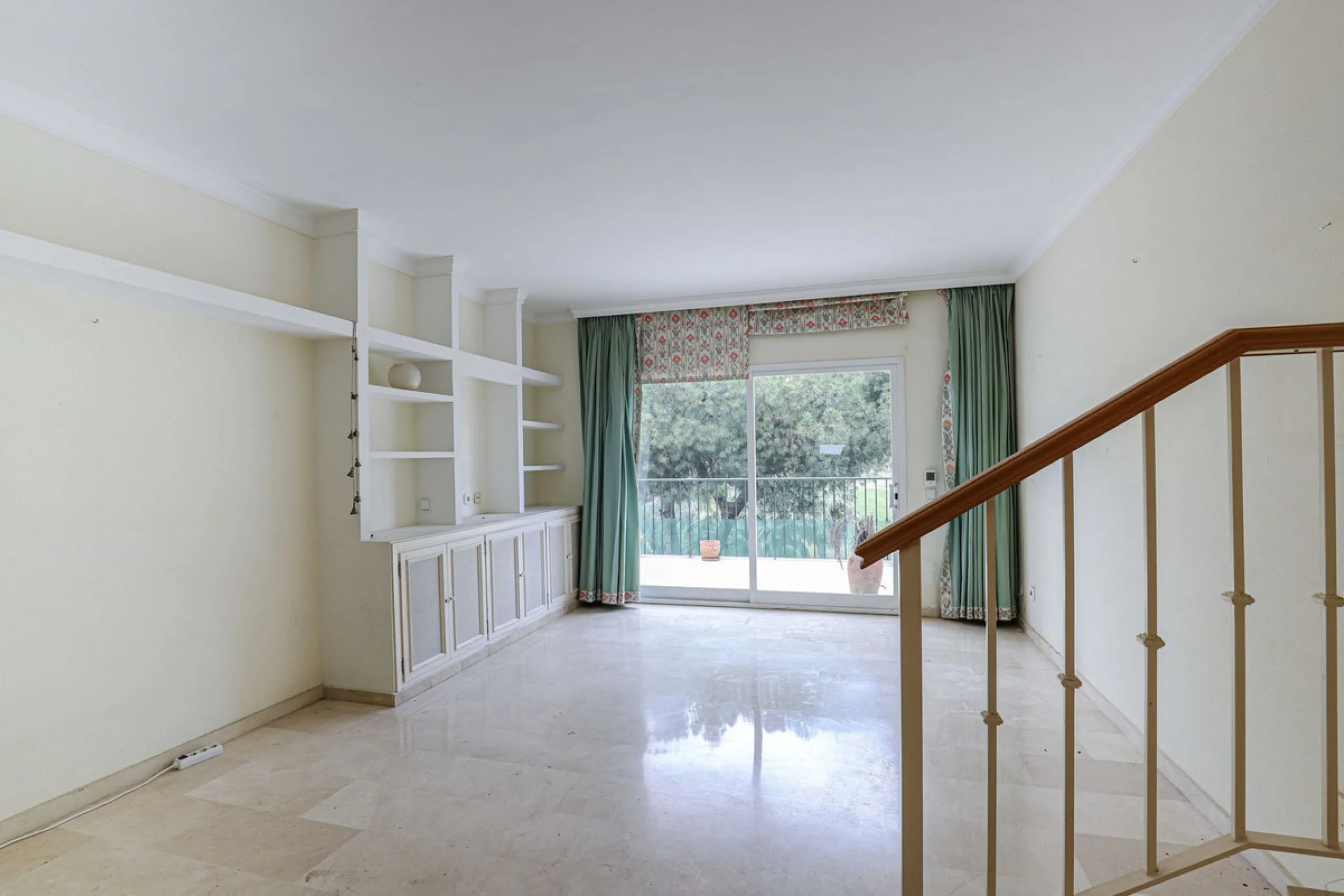 A fantastic investment opportunity in La Quinta, located directly on the La Quinta Golf & Country Club course.