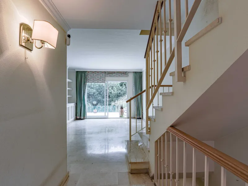 A fantastic investment opportunity in La Quinta, located directly on the La Quinta Golf & Country Club course.