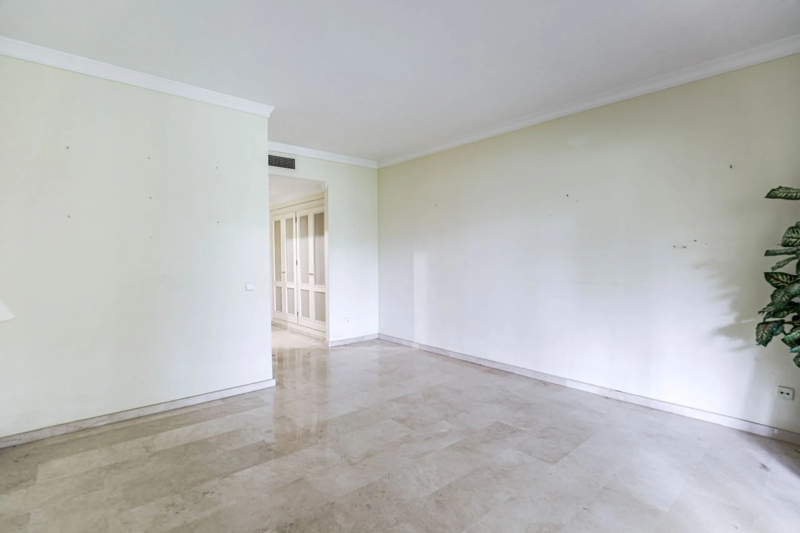 A fantastic investment opportunity in La Quinta, located directly on the La Quinta Golf & Country Club course.
