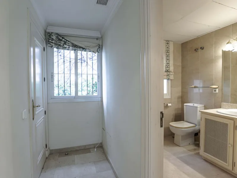 A fantastic investment opportunity in La Quinta, located directly on the La Quinta Golf & Country Club course.