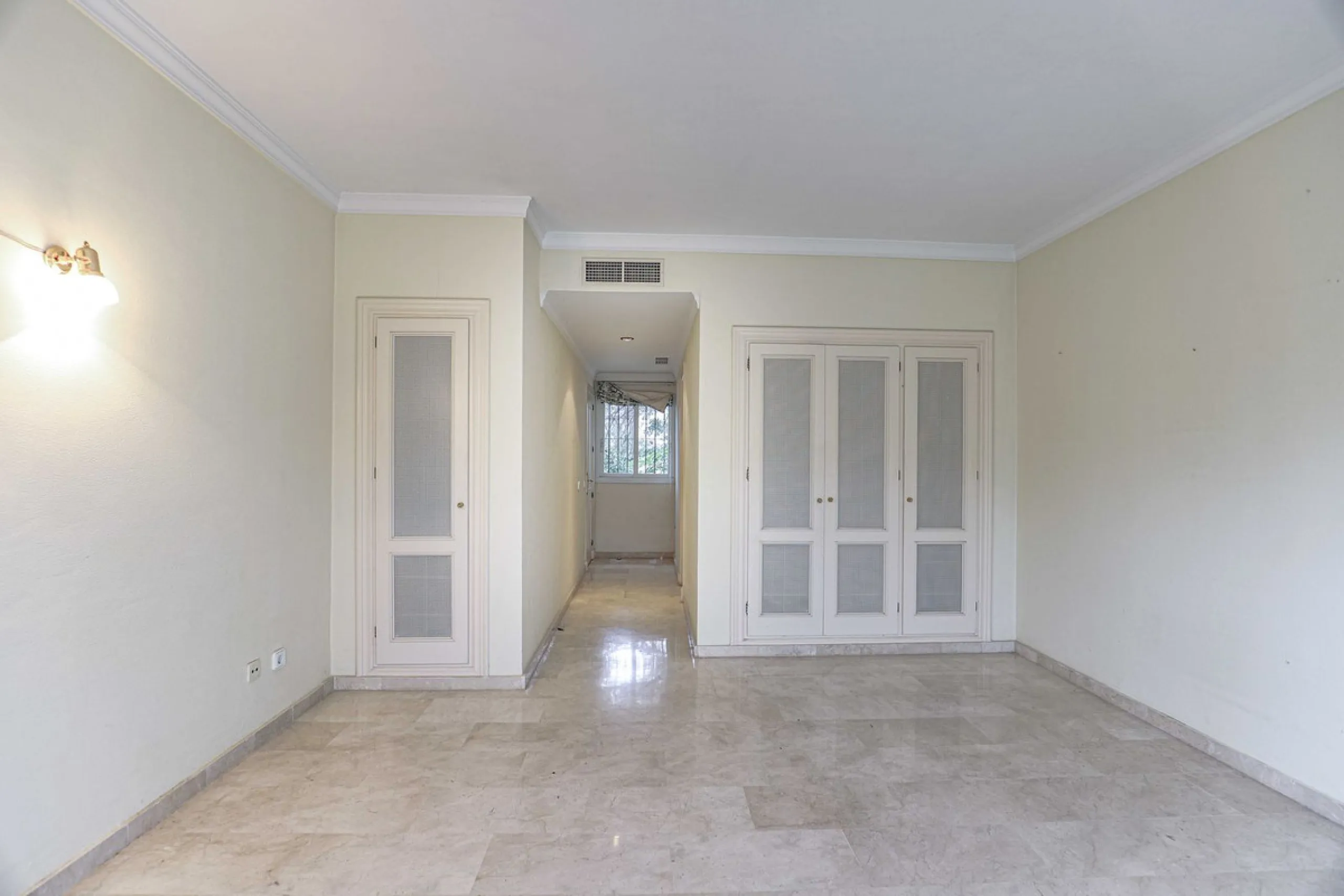 A fantastic investment opportunity in La Quinta, located directly on the La Quinta Golf & Country Club course.