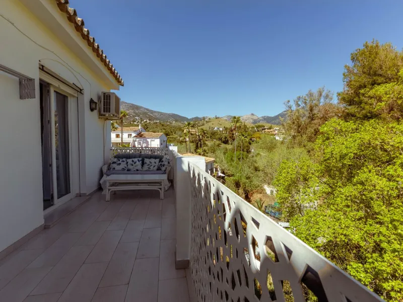 Wake up every day to natural light, open views and the peaceful surroundings of Mijas.