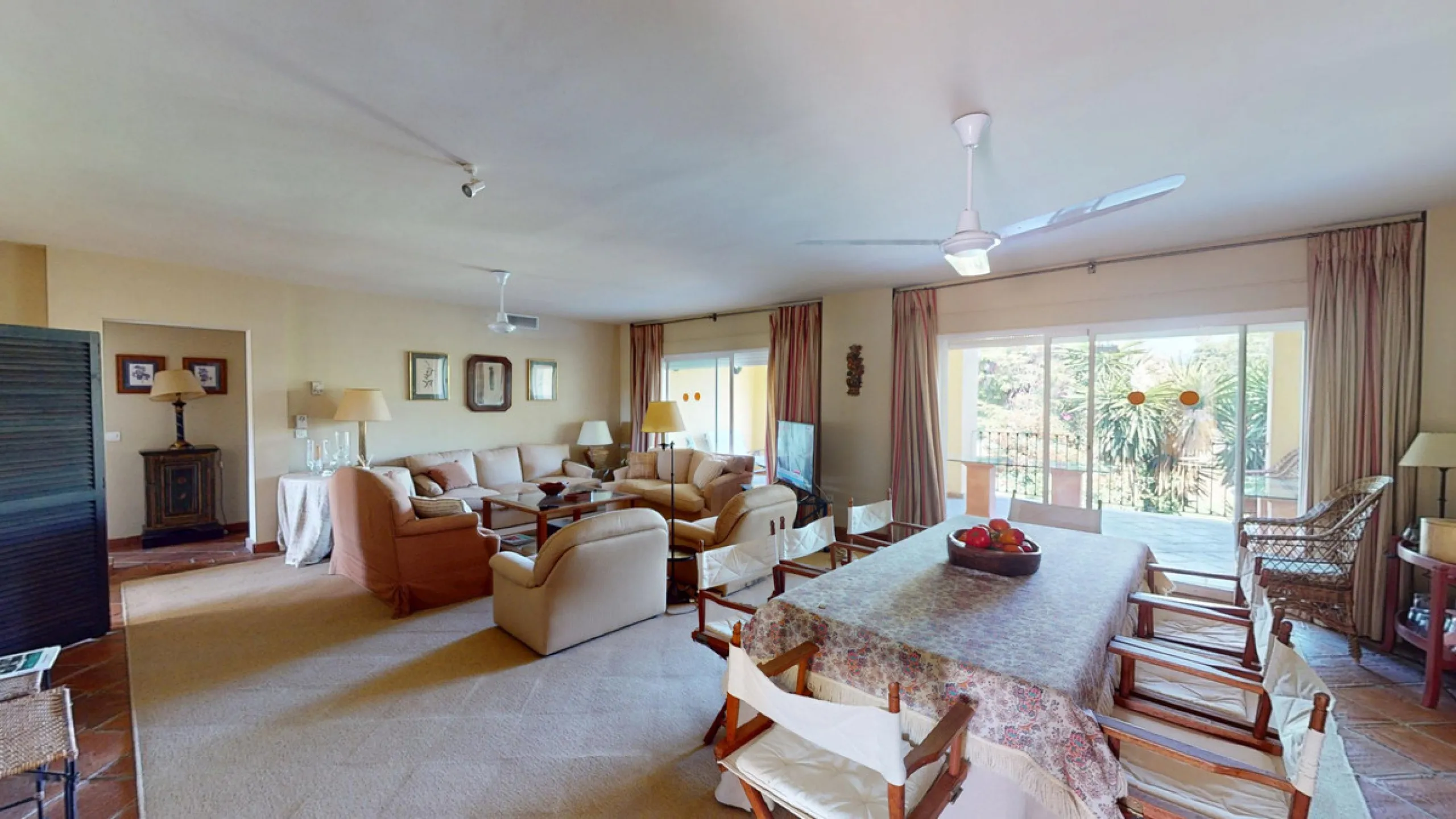 Apartment - Middle Floor Apartment в продаже в Marbella, Málaga. В доме 4 спален и 4 ванных комнат. Площадь дома 240 м²
