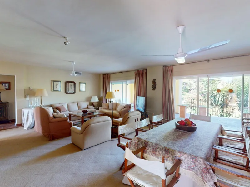 This elegant apartment, created by combining two properties, offers a unique space on a single floor with 4 spacious bedrooms and 4 bathrooms, two of which are en-suite. The layout features two separate entrances: one with direct access to the kitchen and