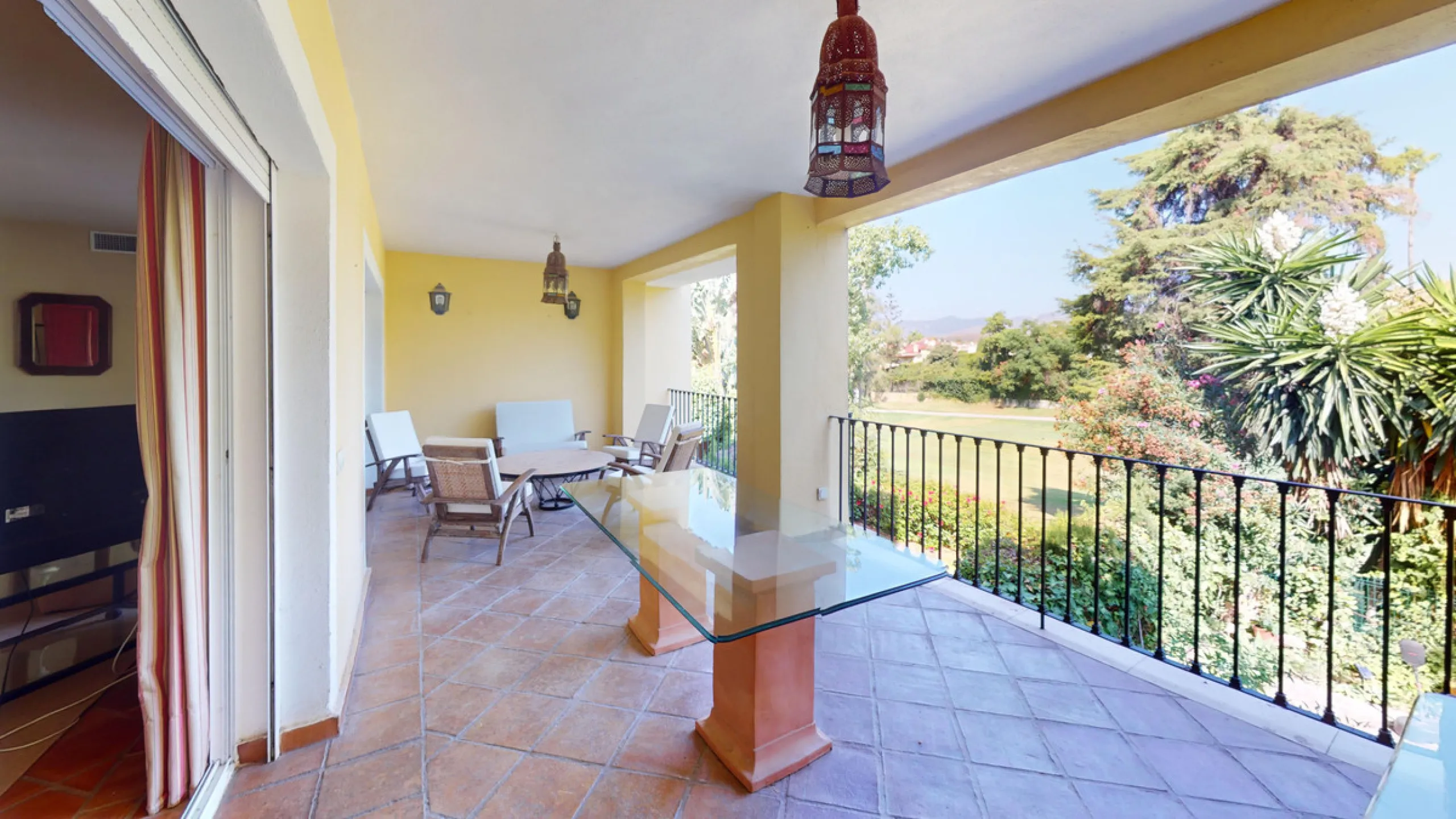 Apartment - Middle Floor Apartment в продаже в Marbella, Málaga. В доме 4 спален и 4 ванных комнат. Площадь дома 240 м²