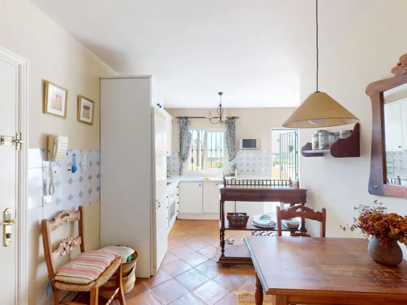 Apartment - Middle Floor Apartment в продаже в Marbella, Málaga. В доме 4 спален и 4 ванных комнат. Площадь дома 240 м²