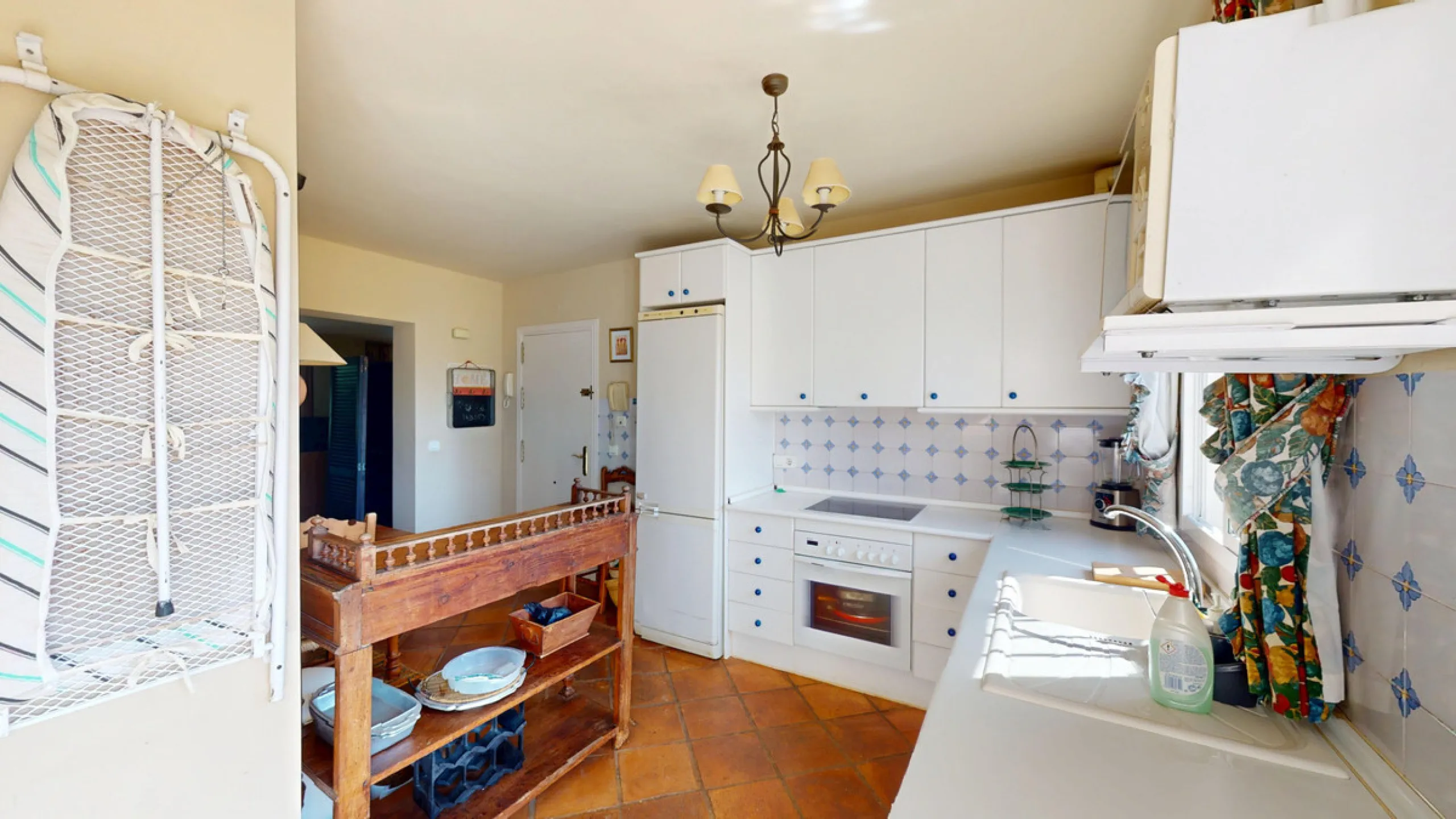 Apartment - Middle Floor Apartment в продаже в Marbella, Málaga. В доме 4 спален и 4 ванных комнат. Площадь дома 240 м²