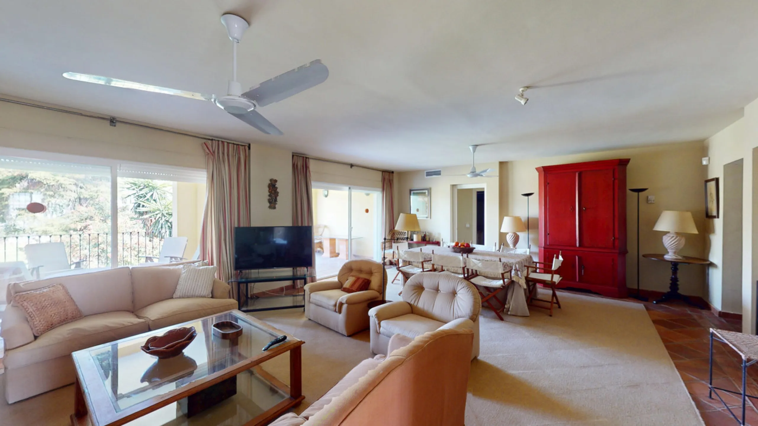 Apartment - Middle Floor Apartment в продаже в Marbella, Málaga. В доме 4 спален и 4 ванных комнат. Площадь дома 240 м²