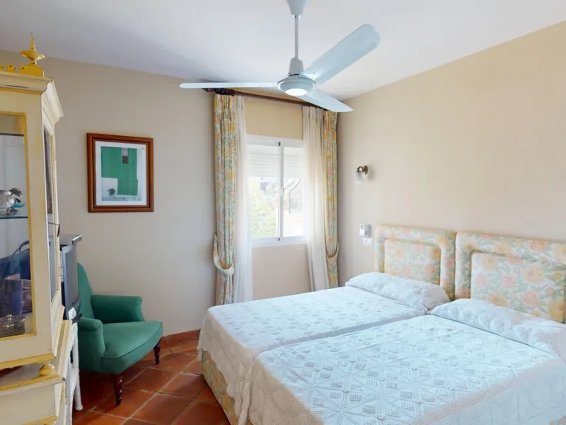 Apartment - Middle Floor Apartment в продаже в Marbella, Málaga. В доме 4 спален и 4 ванных комнат. Площадь дома 240 м²