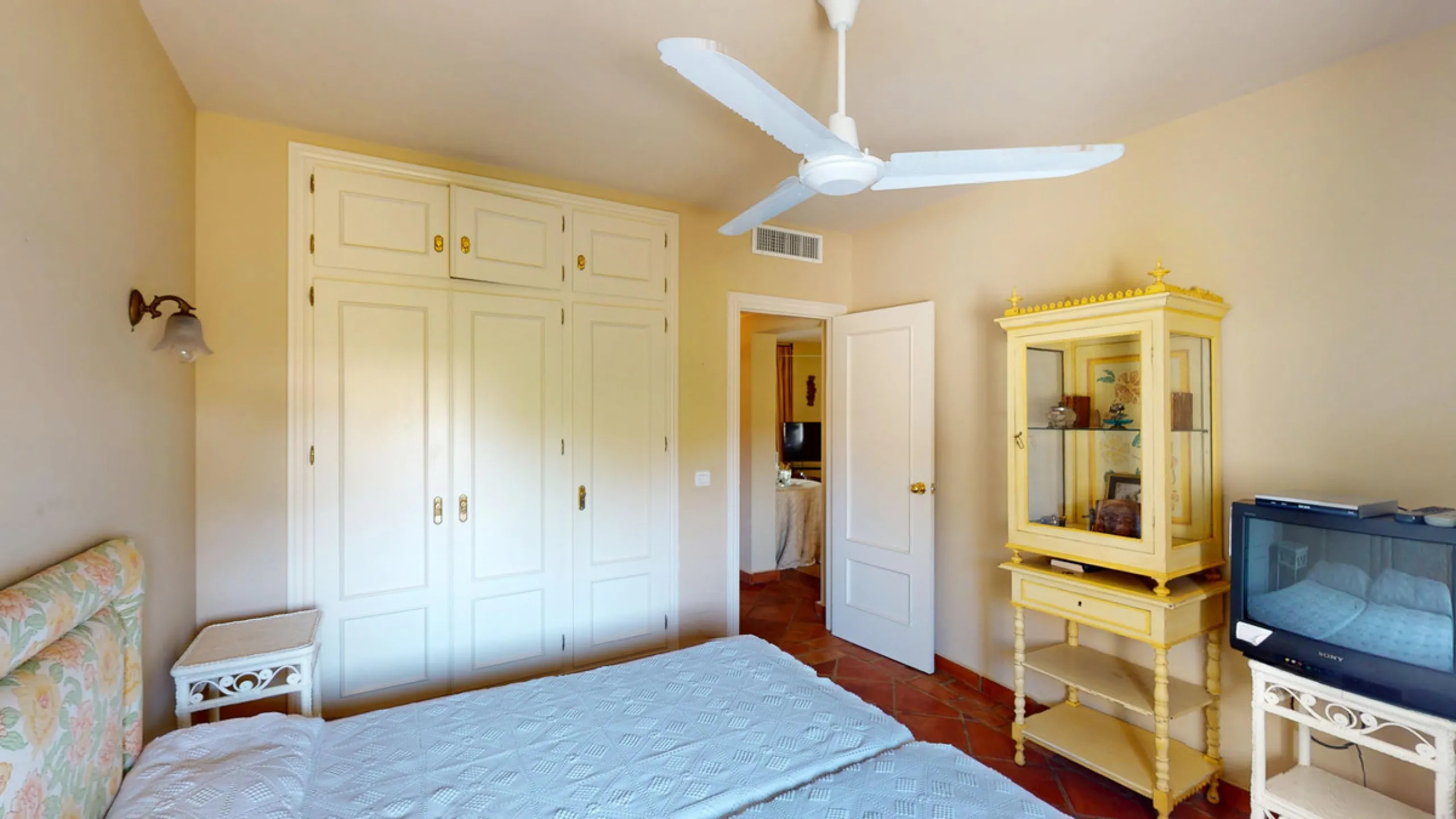 Apartment - Middle Floor Apartment в продаже в Marbella, Málaga. В доме 4 спален и 4 ванных комнат. Площадь дома 240 м²