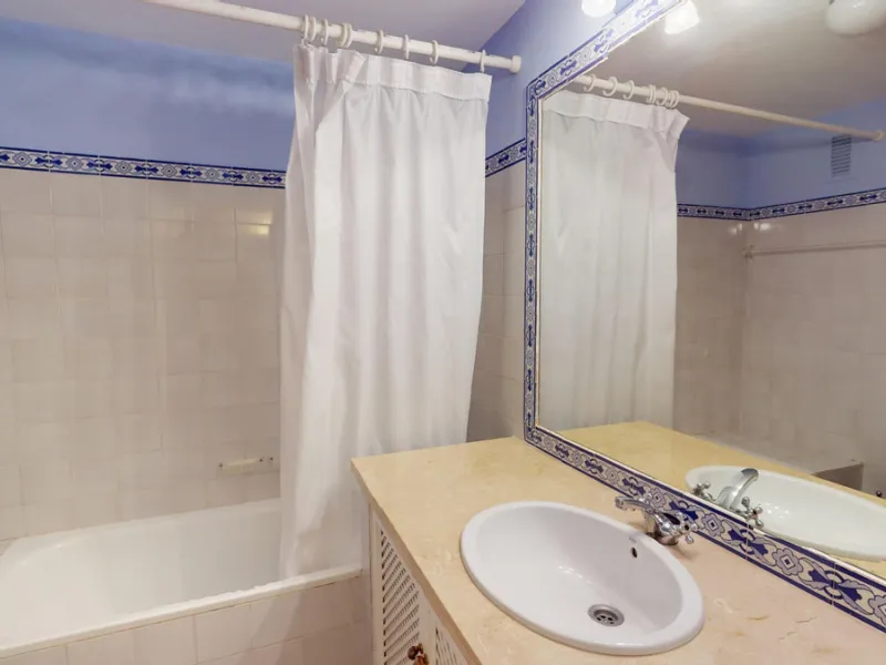 Apartment - Middle Floor Apartment в продаже в Marbella, Málaga. В доме 4 спален и 4 ванных комнат. Площадь дома 240 м²