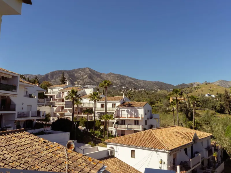 Wake up every day to natural light, open views and the peaceful surroundings of Mijas.