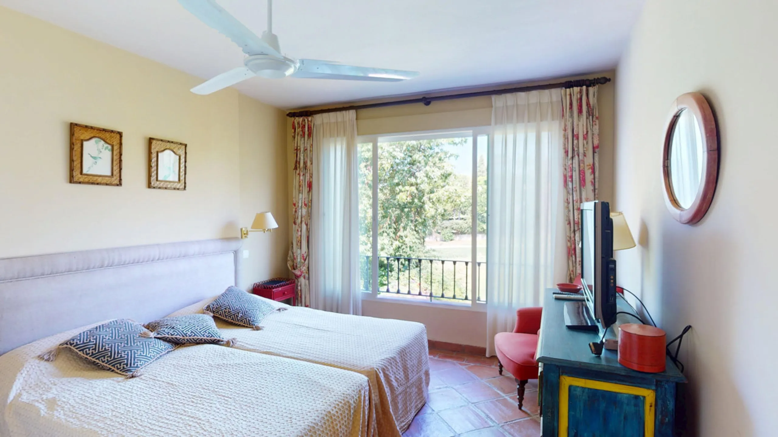 Apartment - Middle Floor Apartment в продаже в Marbella, Málaga. В доме 4 спален и 4 ванных комнат. Площадь дома 240 м²