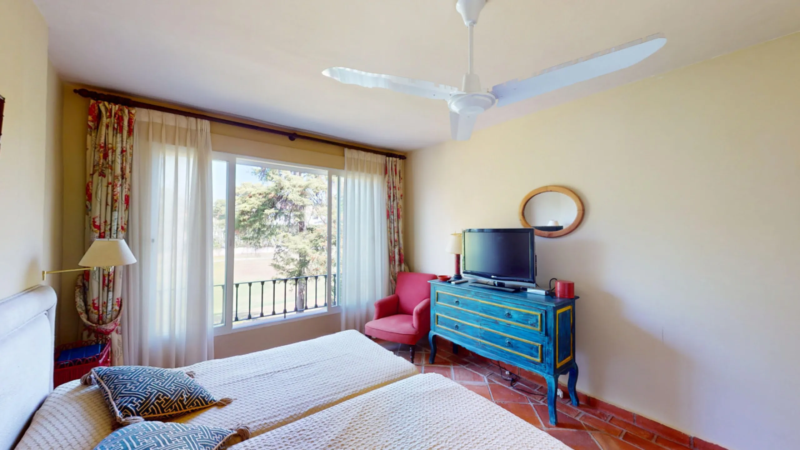Apartment - Middle Floor Apartment в продаже в Marbella, Málaga. В доме 4 спален и 4 ванных комнат. Площадь дома 240 м²