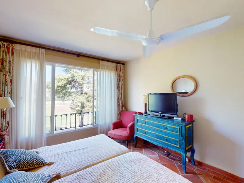 Apartment - Middle Floor Apartment в продаже в Marbella, Málaga. В доме 4 спален и 4 ванных комнат. Площадь дома 240 м²