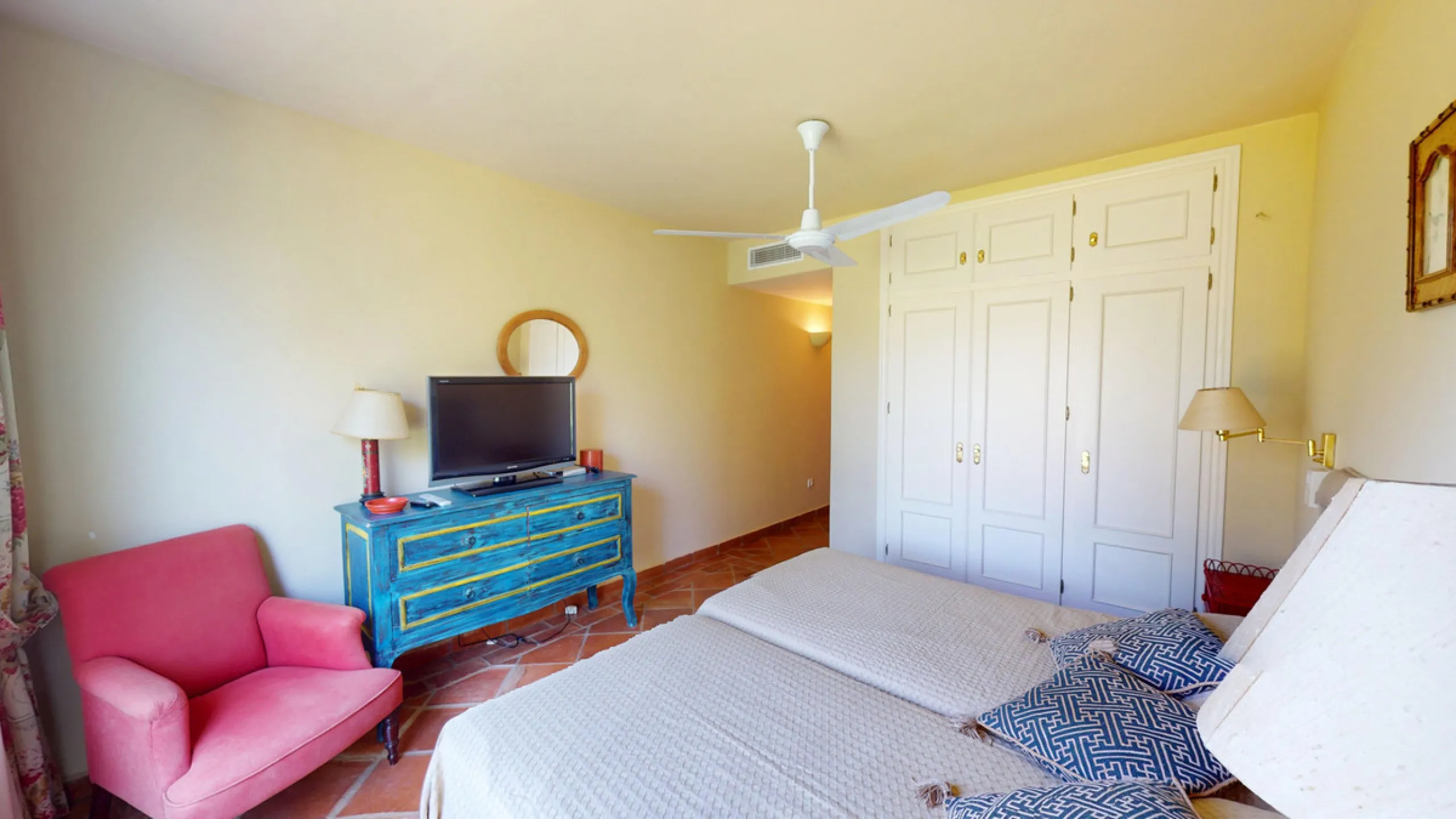 Apartment - Middle Floor Apartment в продаже в Marbella, Málaga. В доме 4 спален и 4 ванных комнат. Площадь дома 240 м²