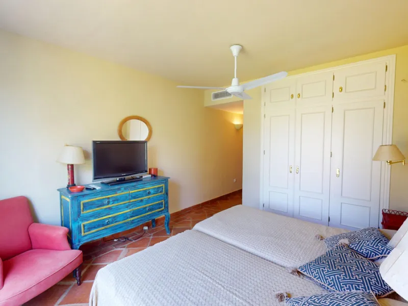 Apartment - Middle Floor Apartment в продаже в Marbella, Málaga. В доме 4 спален и 4 ванных комнат. Площадь дома 240 м²