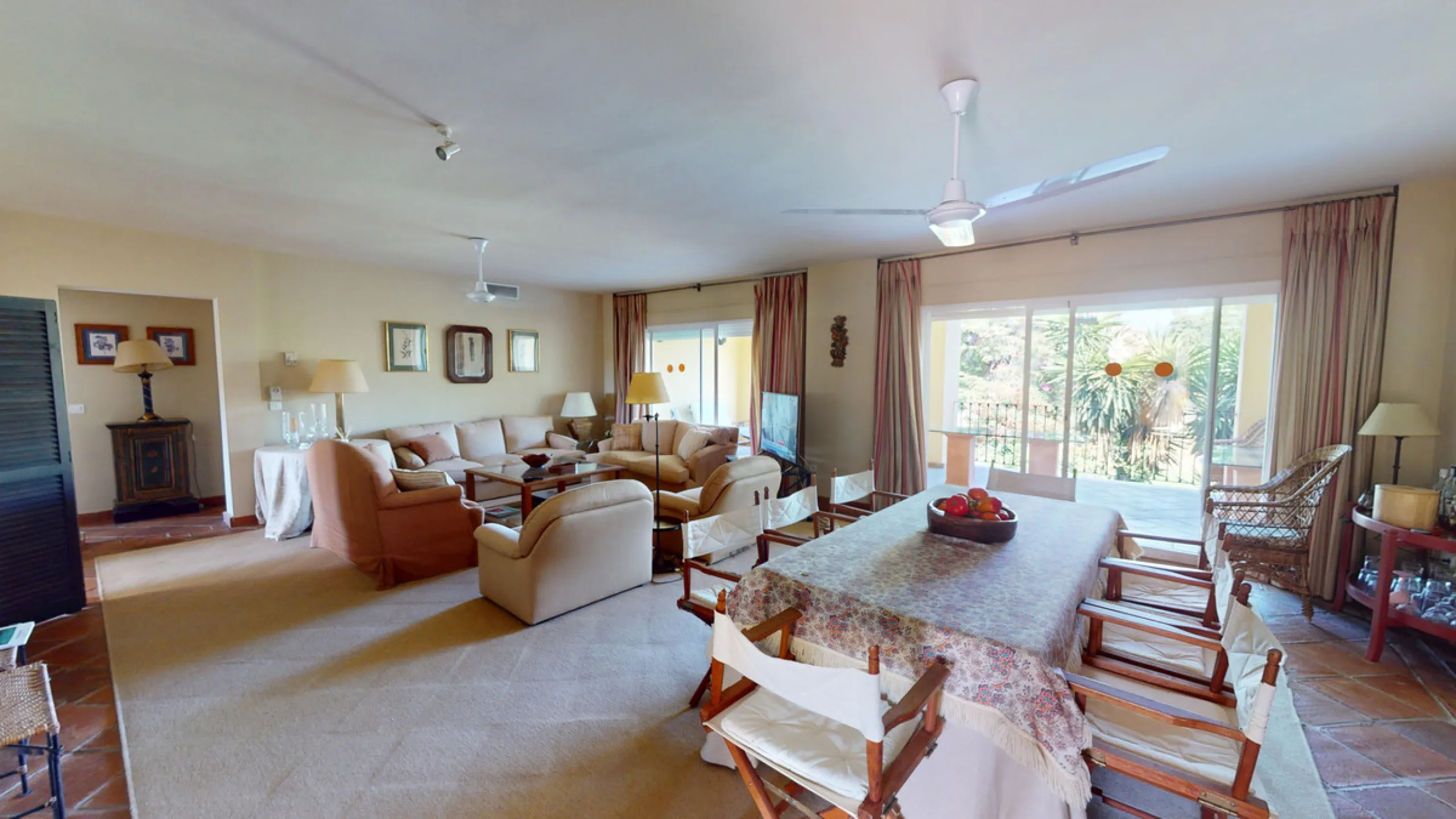Apartment - Middle Floor Apartment в продаже в Marbella, Málaga. В доме 4 спален и 4 ванных комнат. Площадь дома 240 м²