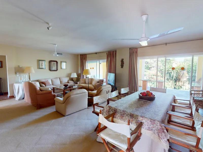 Apartment - Middle Floor Apartment в продаже в Marbella, Málaga. В доме 4 спален и 4 ванных комнат. Площадь дома 240 м²