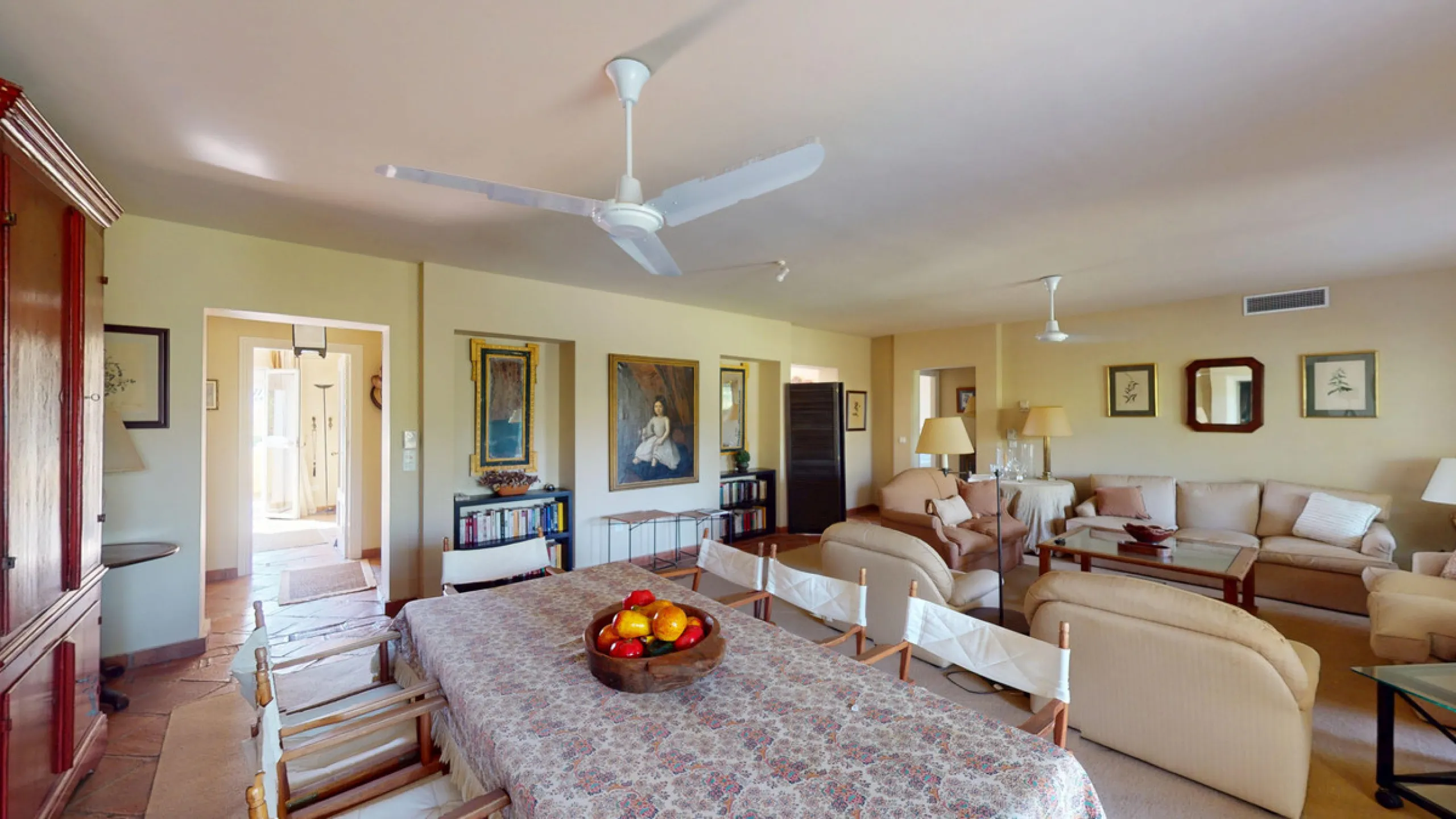 Apartment - Middle Floor Apartment в продаже в Marbella, Málaga. В доме 4 спален и 4 ванных комнат. Площадь дома 240 м²