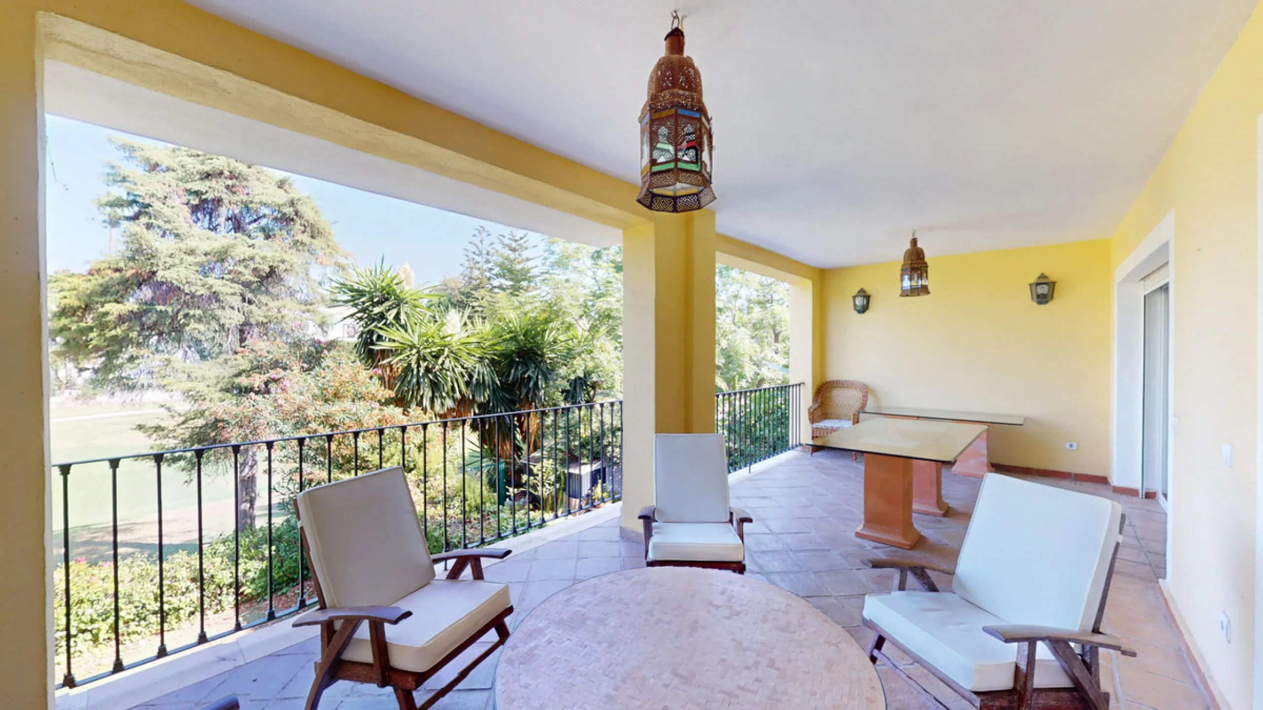 Apartment - Middle Floor Apartment в продаже в Marbella, Málaga. В доме 4 спален и 4 ванных комнат. Площадь дома 240 м²