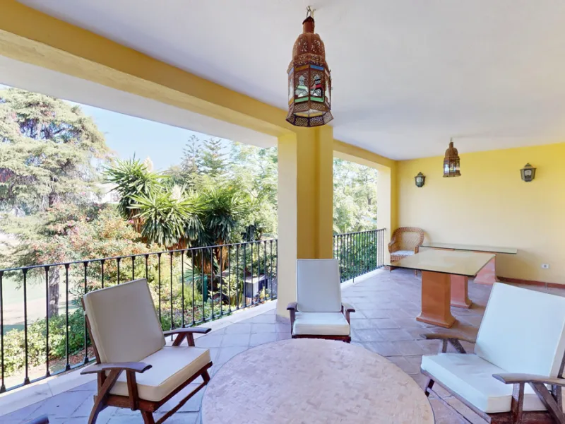 Apartment - Middle Floor Apartment в продаже в Marbella, Málaga. В доме 4 спален и 4 ванных комнат. Площадь дома 240 м²