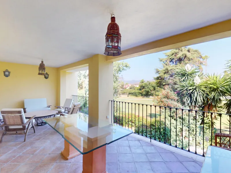 Apartment - Middle Floor Apartment в продаже в Marbella, Málaga. В доме 4 спален и 4 ванных комнат. Площадь дома 240 м²