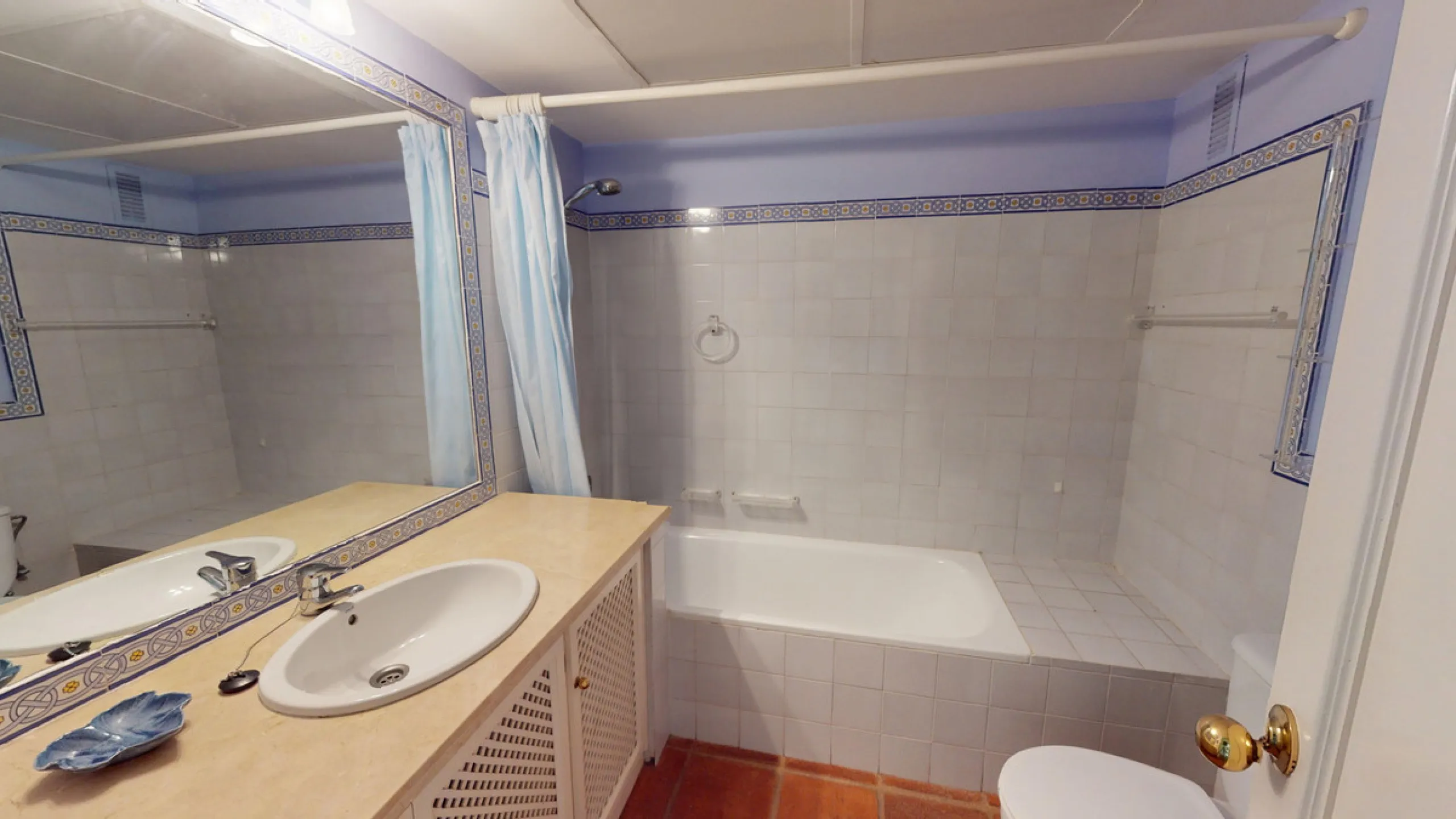 Apartment - Middle Floor Apartment в продаже в Marbella, Málaga. В доме 4 спален и 4 ванных комнат. Площадь дома 240 м²