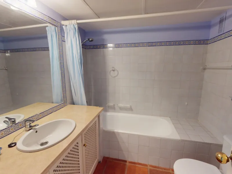 Apartment - Middle Floor Apartment в продаже в Marbella, Málaga. В доме 4 спален и 4 ванных комнат. Площадь дома 240 м²