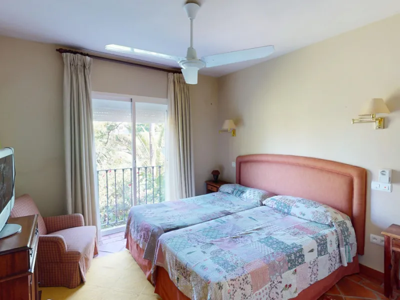 Apartment - Middle Floor Apartment в продаже в Marbella, Málaga. В доме 4 спален и 4 ванных комнат. Площадь дома 240 м²