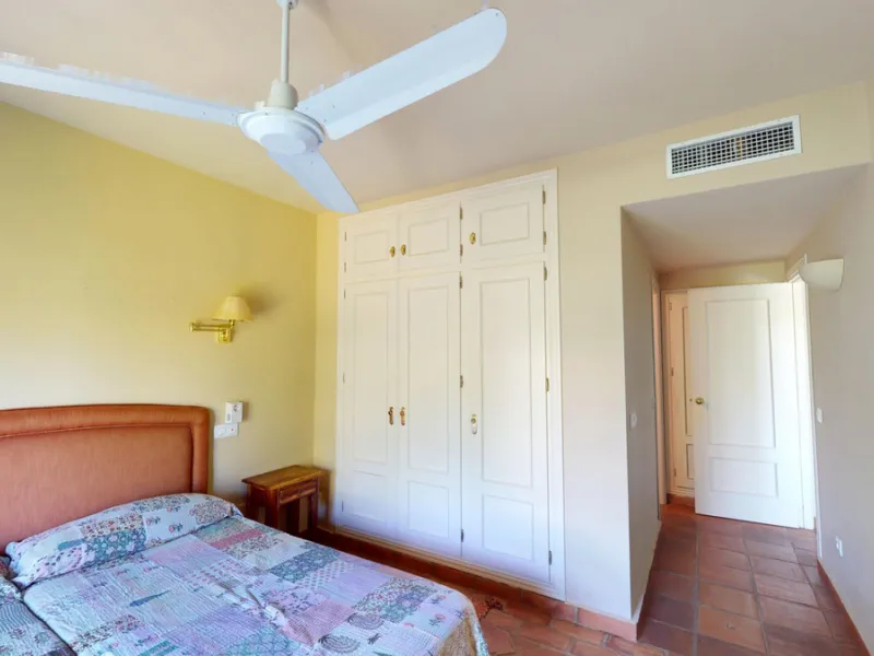 Apartment - Middle Floor Apartment в продаже в Marbella, Málaga. В доме 4 спален и 4 ванных комнат. Площадь дома 240 м²