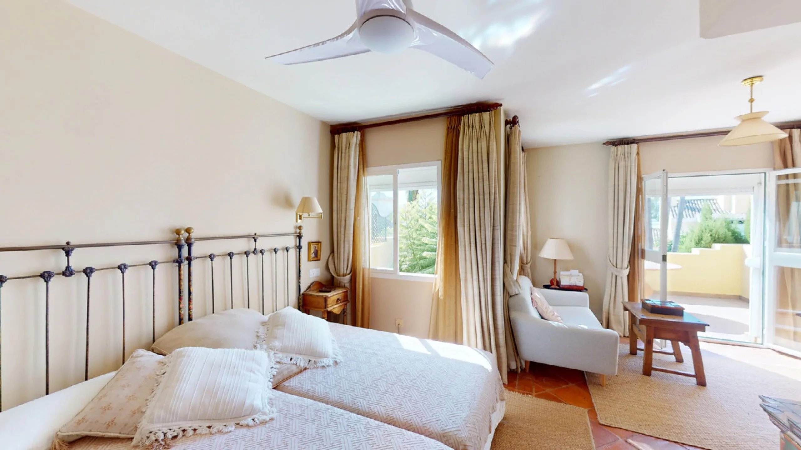 Apartment - Middle Floor Apartment в продаже в Marbella, Málaga. В доме 4 спален и 4 ванных комнат. Площадь дома 240 м²