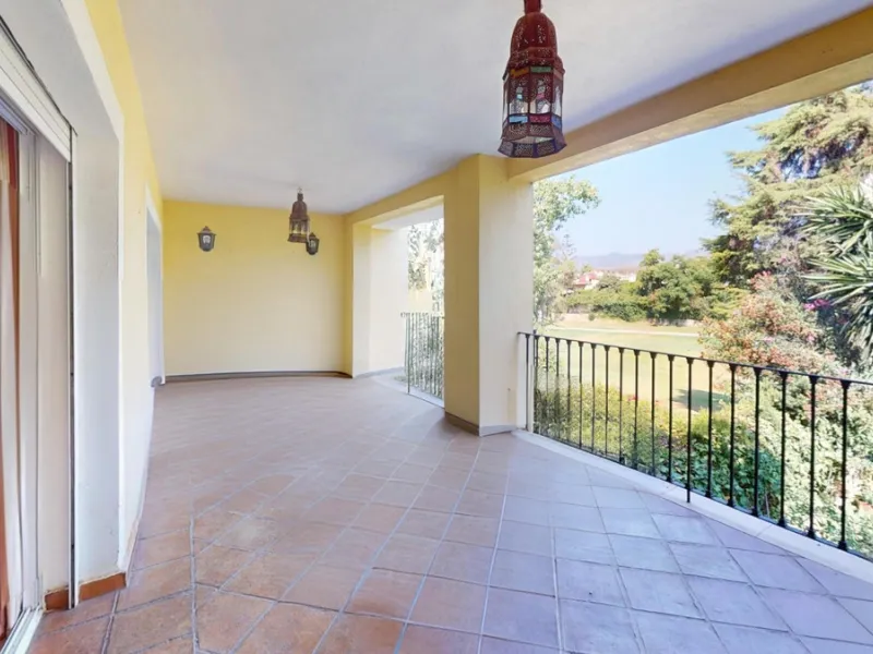 Apartment - Middle Floor Apartment в продаже в Marbella, Málaga. В доме 4 спален и 4 ванных комнат. Площадь дома 240 м²