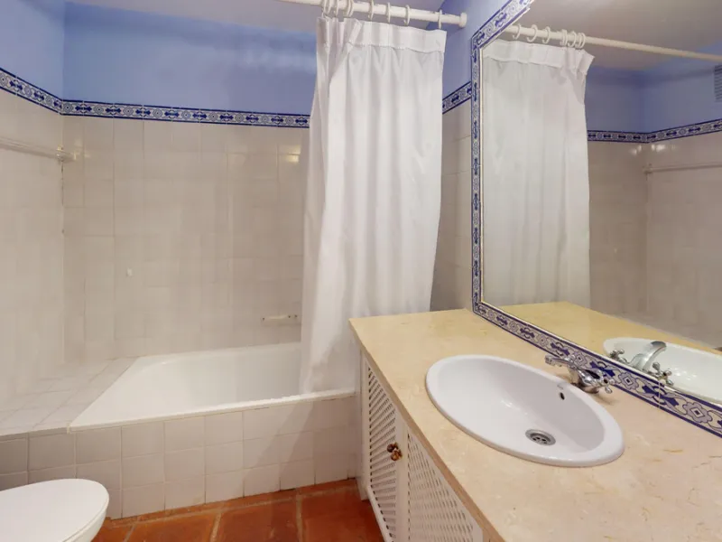 Apartment - Middle Floor Apartment в продаже в Marbella, Málaga. В доме 4 спален и 4 ванных комнат. Площадь дома 240 м²