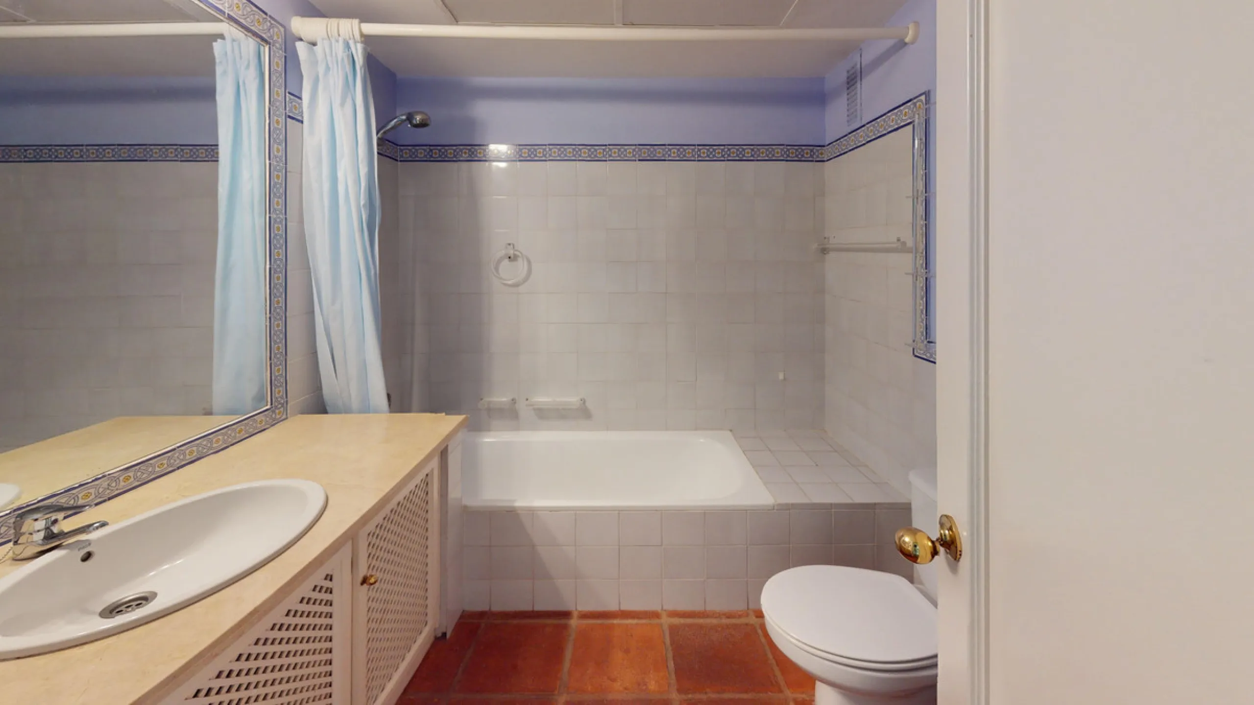 Apartment - Middle Floor Apartment в продаже в Marbella, Málaga. В доме 4 спален и 4 ванных комнат. Площадь дома 240 м²