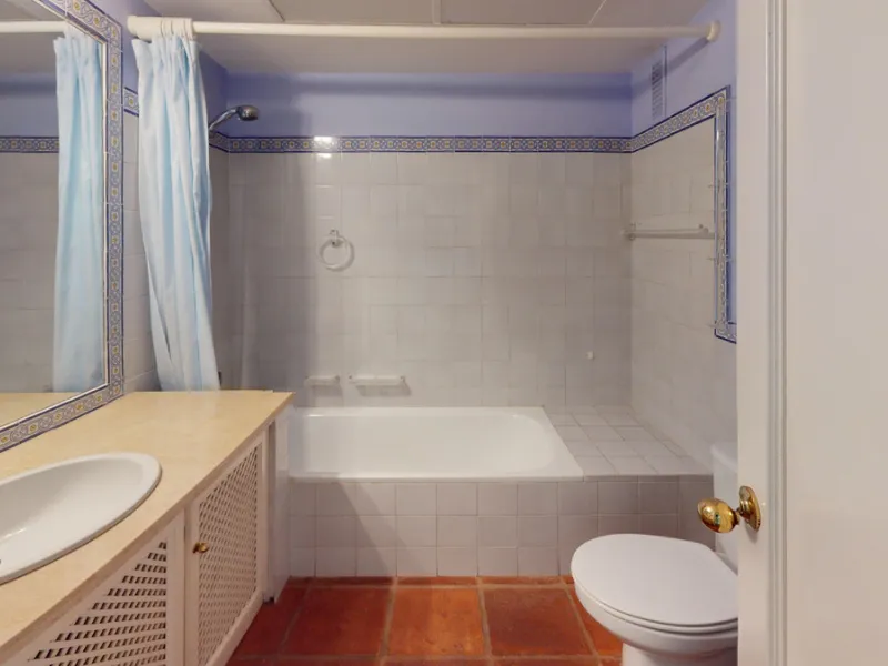 Apartment - Middle Floor Apartment в продаже в Marbella, Málaga. В доме 4 спален и 4 ванных комнат. Площадь дома 240 м²