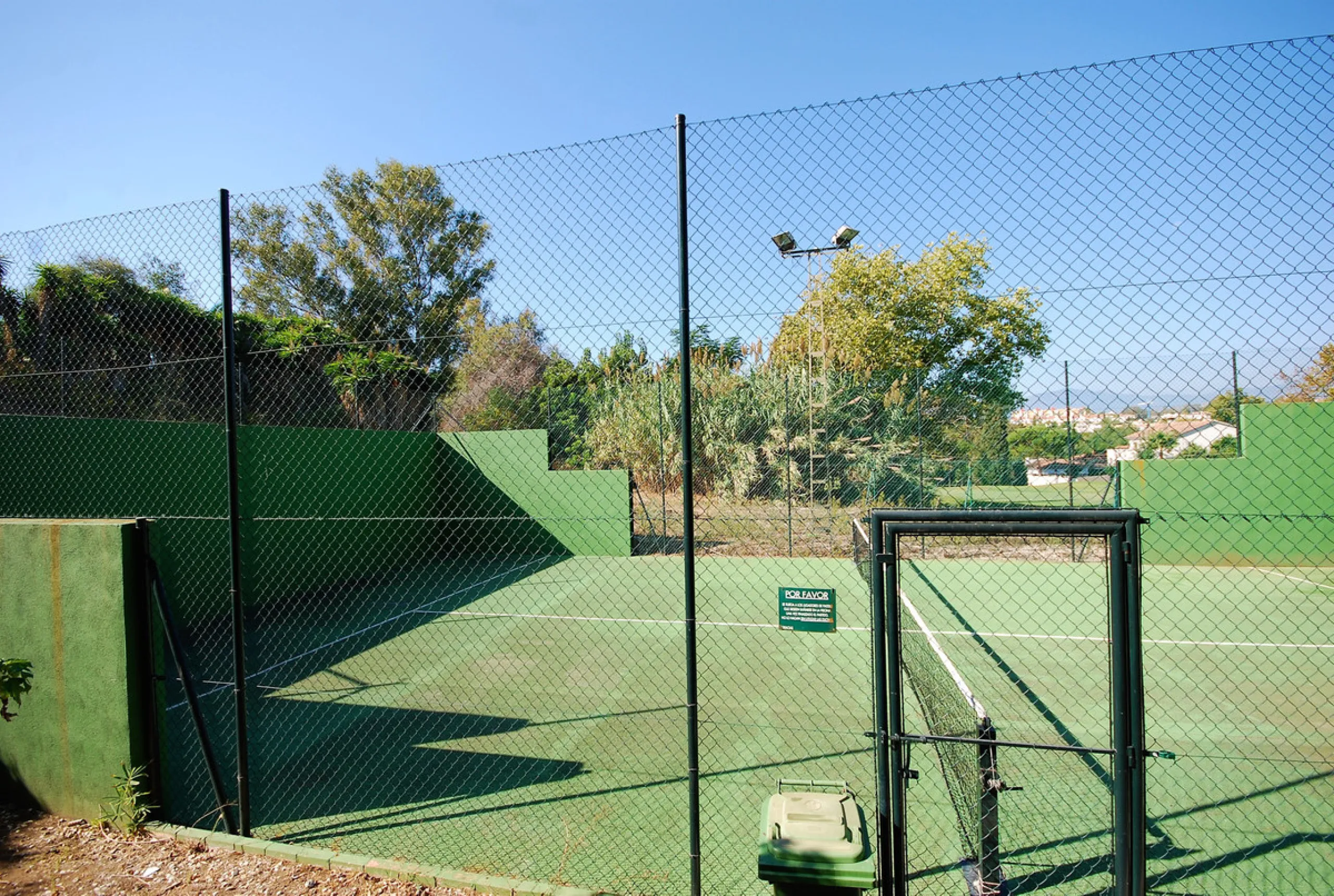 Apartment - Middle Floor Apartment в продаже в Marbella, Málaga. В доме 4 спален и 4 ванных комнат. Площадь дома 240 м²