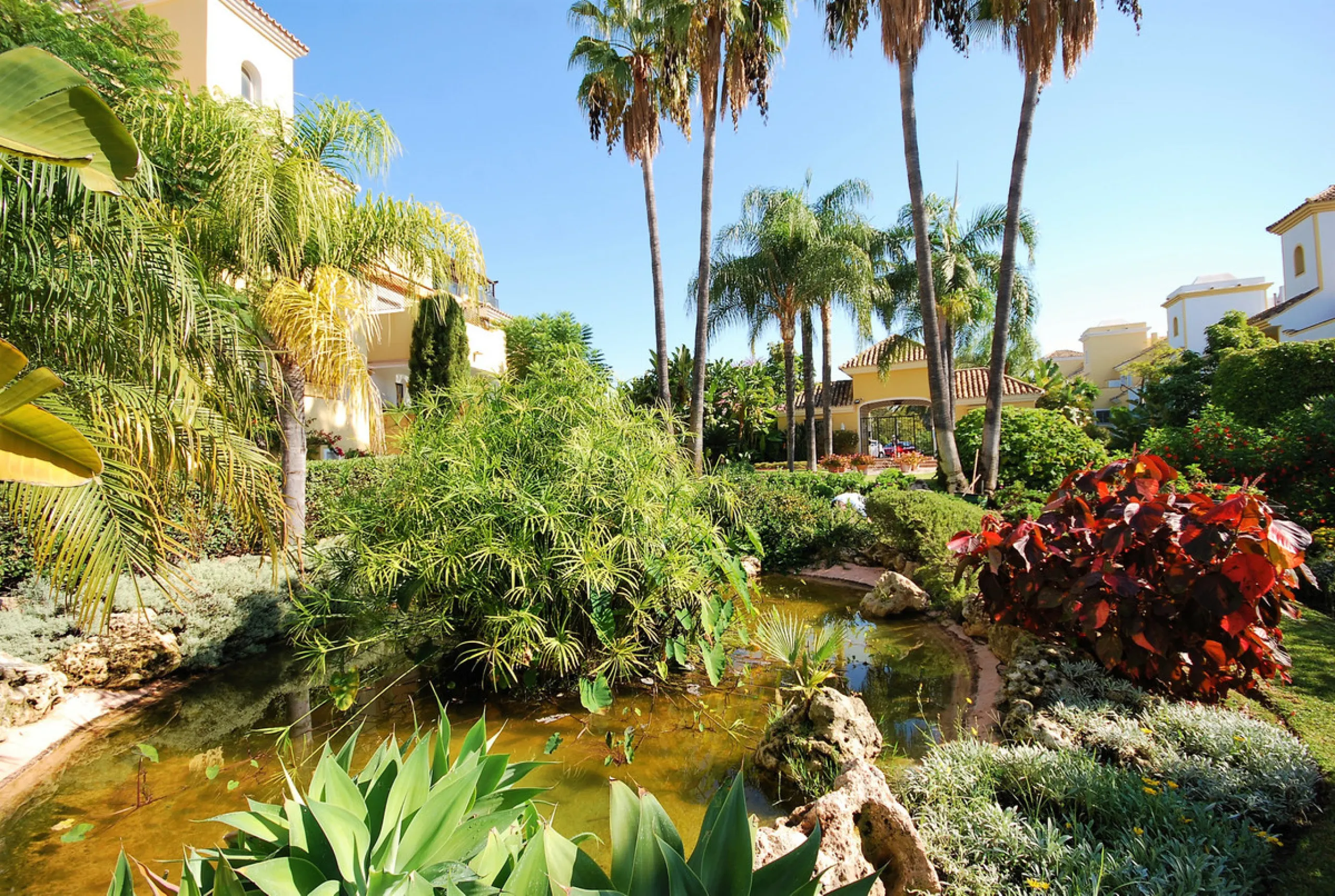 Apartment - Middle Floor Apartment в продаже в Marbella, Málaga. В доме 4 спален и 4 ванных комнат. Площадь дома 240 м²
