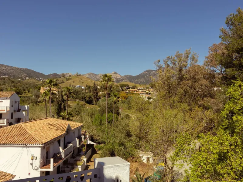 Wake up every day to natural light, open views and the peaceful surroundings of Mijas.