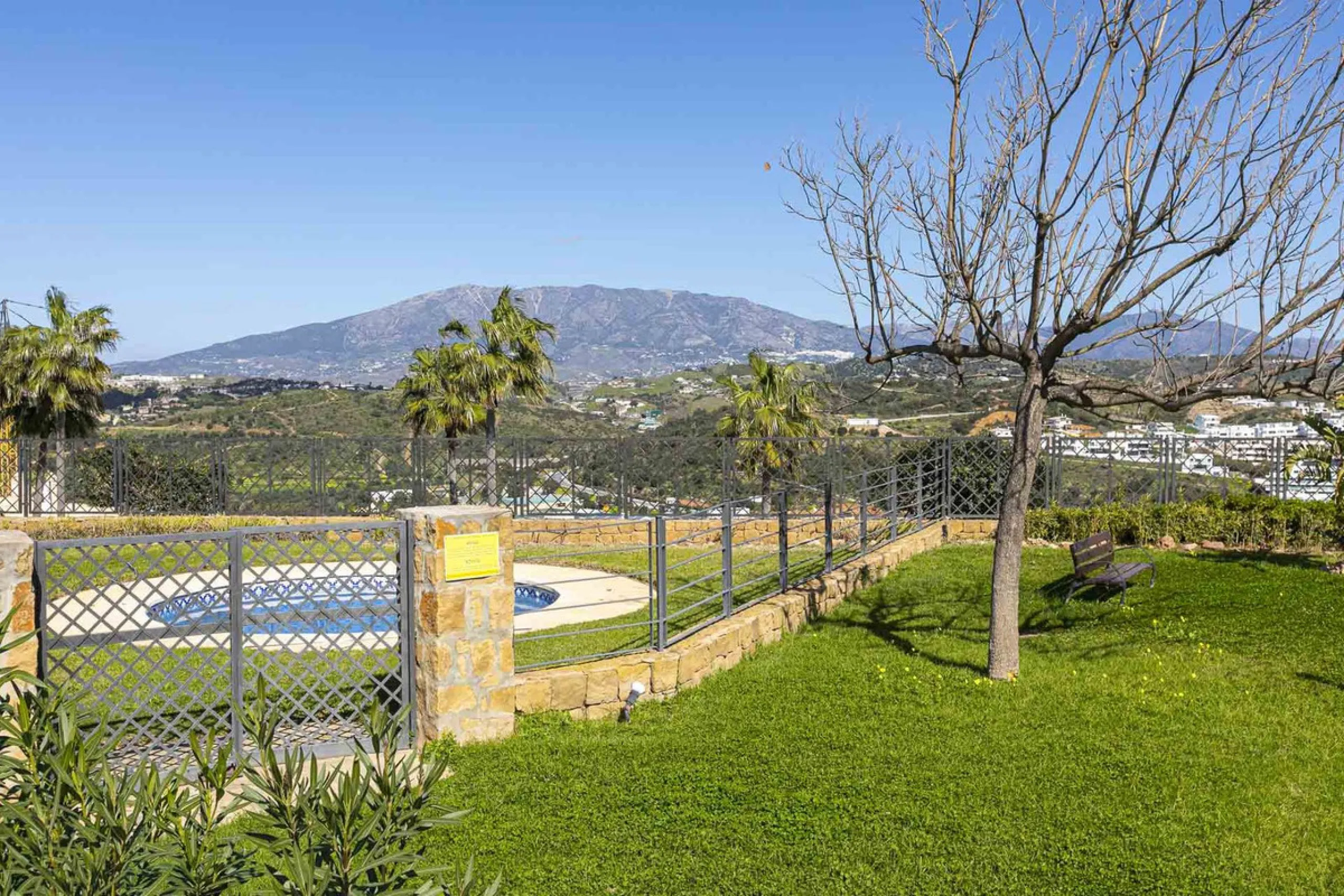 House - Townhouse в продаже в Mijas, Málaga. В доме 2 спален и 2 ванных комнат. Площадь дома 105 м²