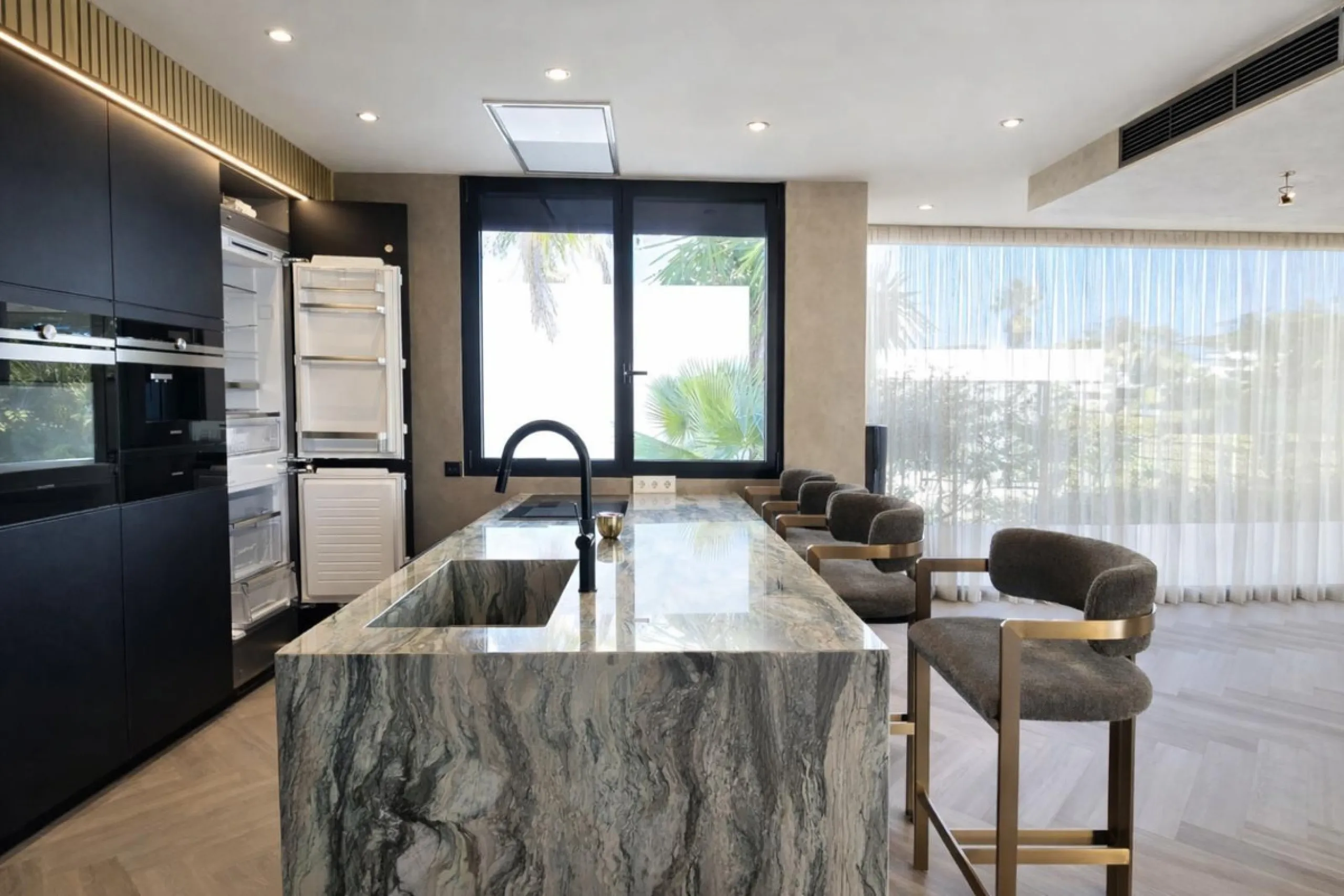 Exclusive Modern Frontline Golf Villa | El Campanario