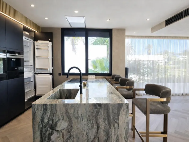 Exclusive Modern Frontline Golf Villa | El Campanario