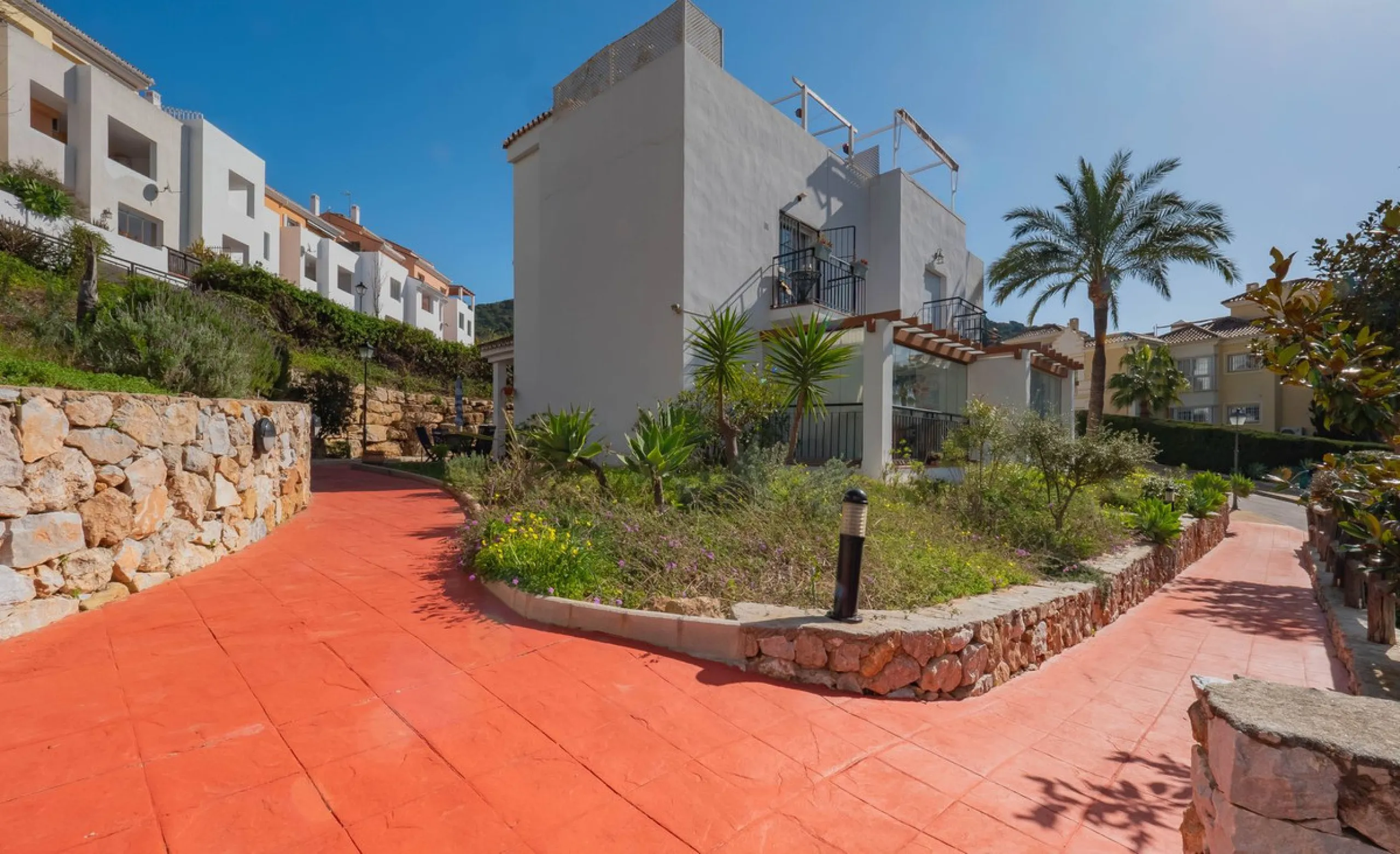 Beautiful End Townhouse with Panoramic Views in Alhaurín Golf