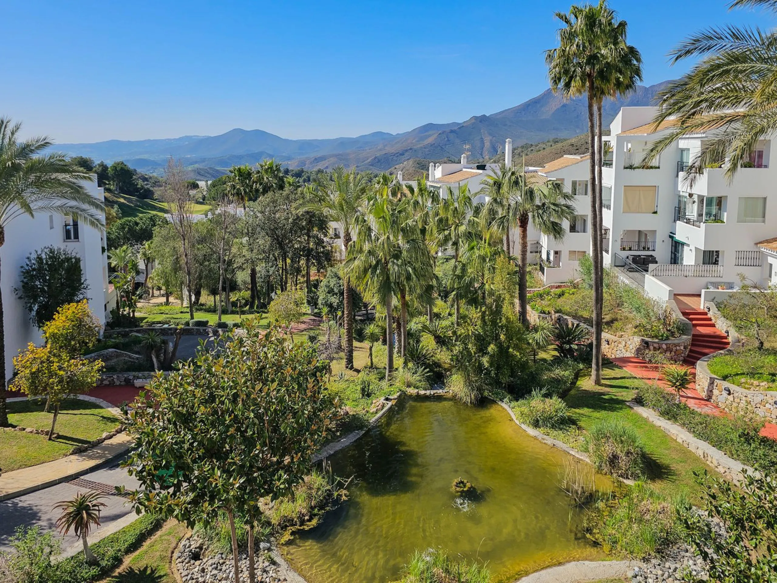 Beautiful End Townhouse with Panoramic Views in Alhaurín Golf