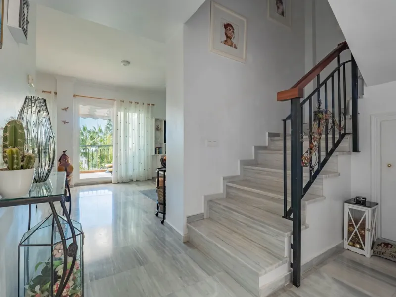 Beautiful End Townhouse with Panoramic Views in Alhaurín Golf