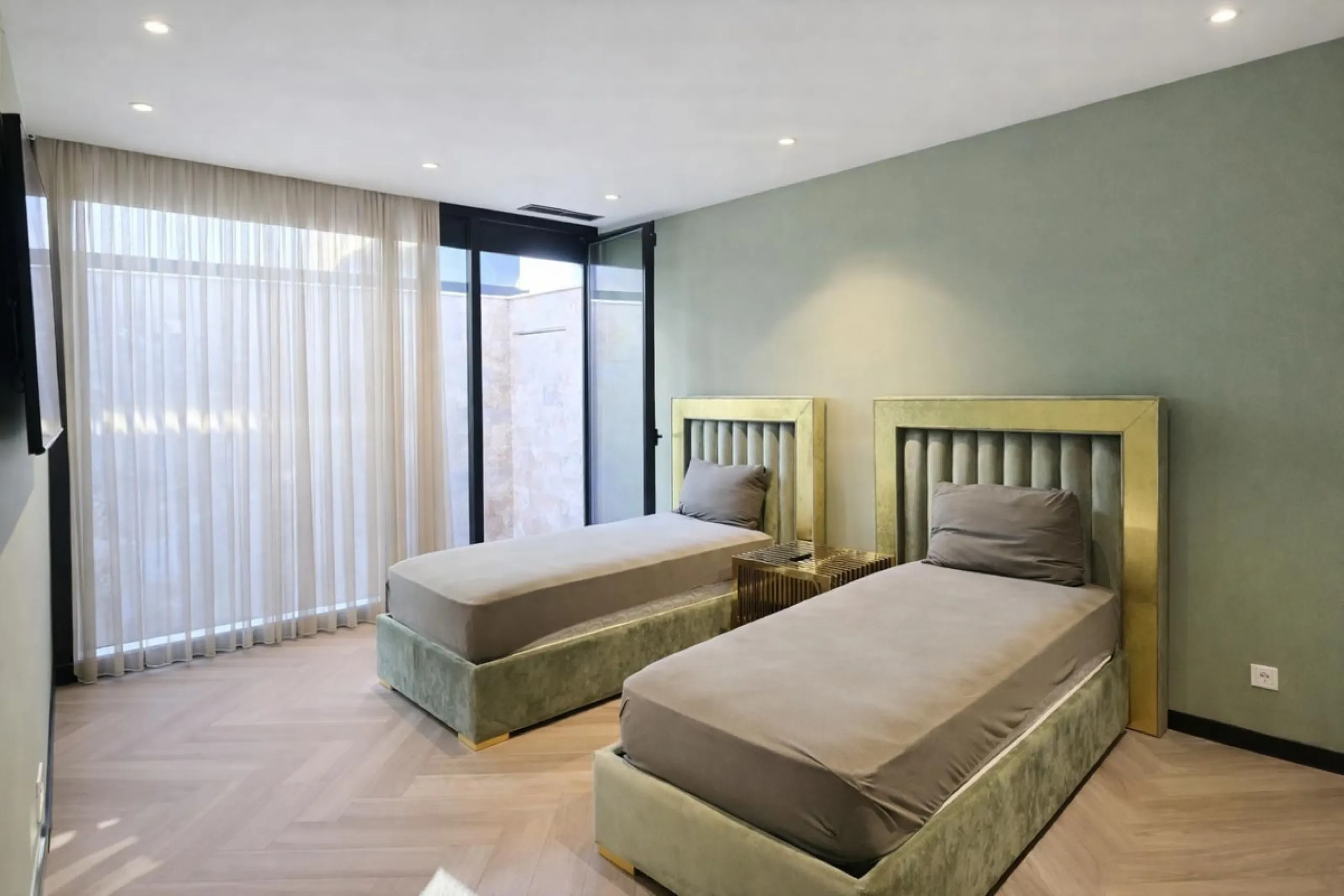 Exclusive Modern Frontline Golf Villa | El Campanario