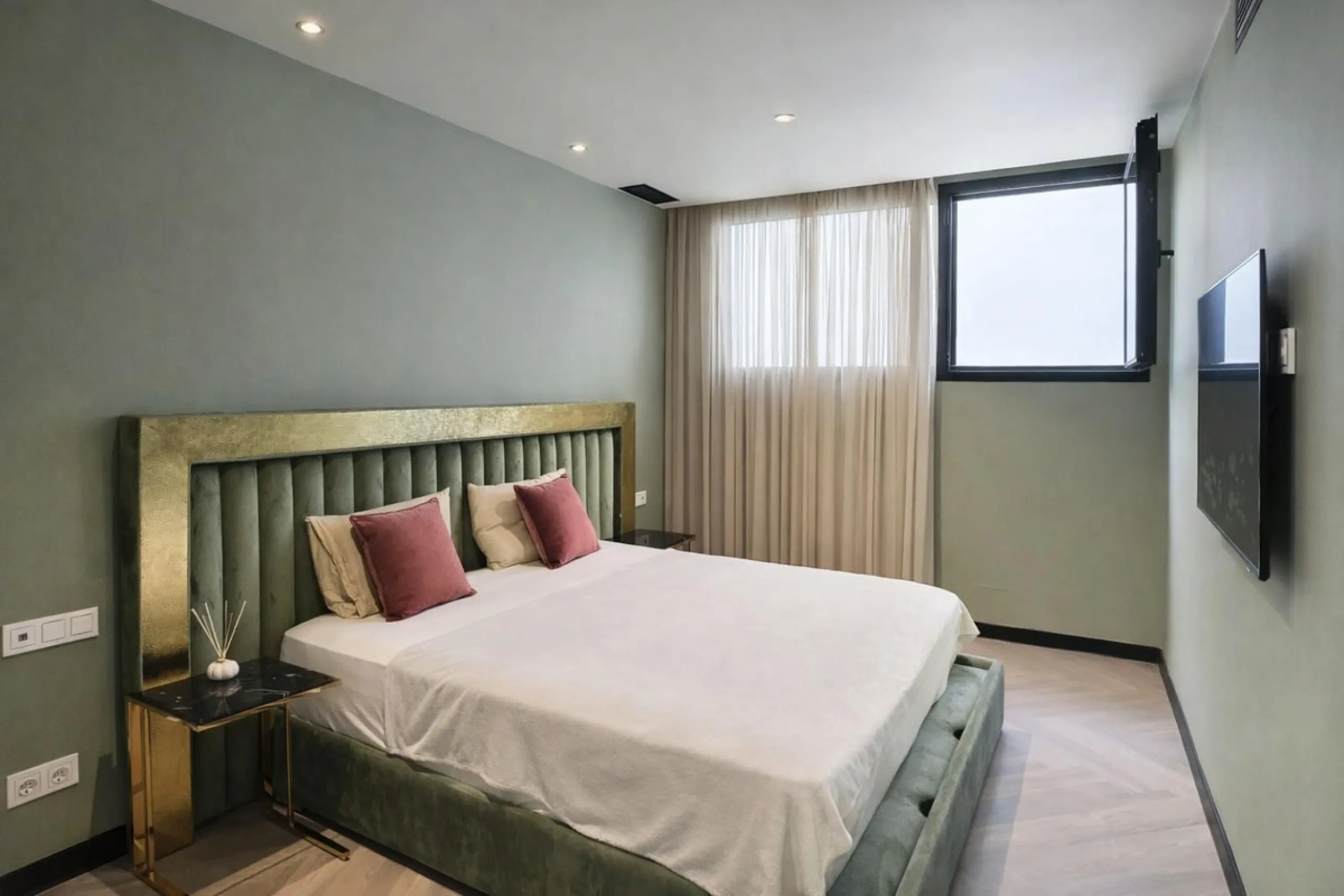 Exclusive Modern Frontline Golf Villa | El Campanario