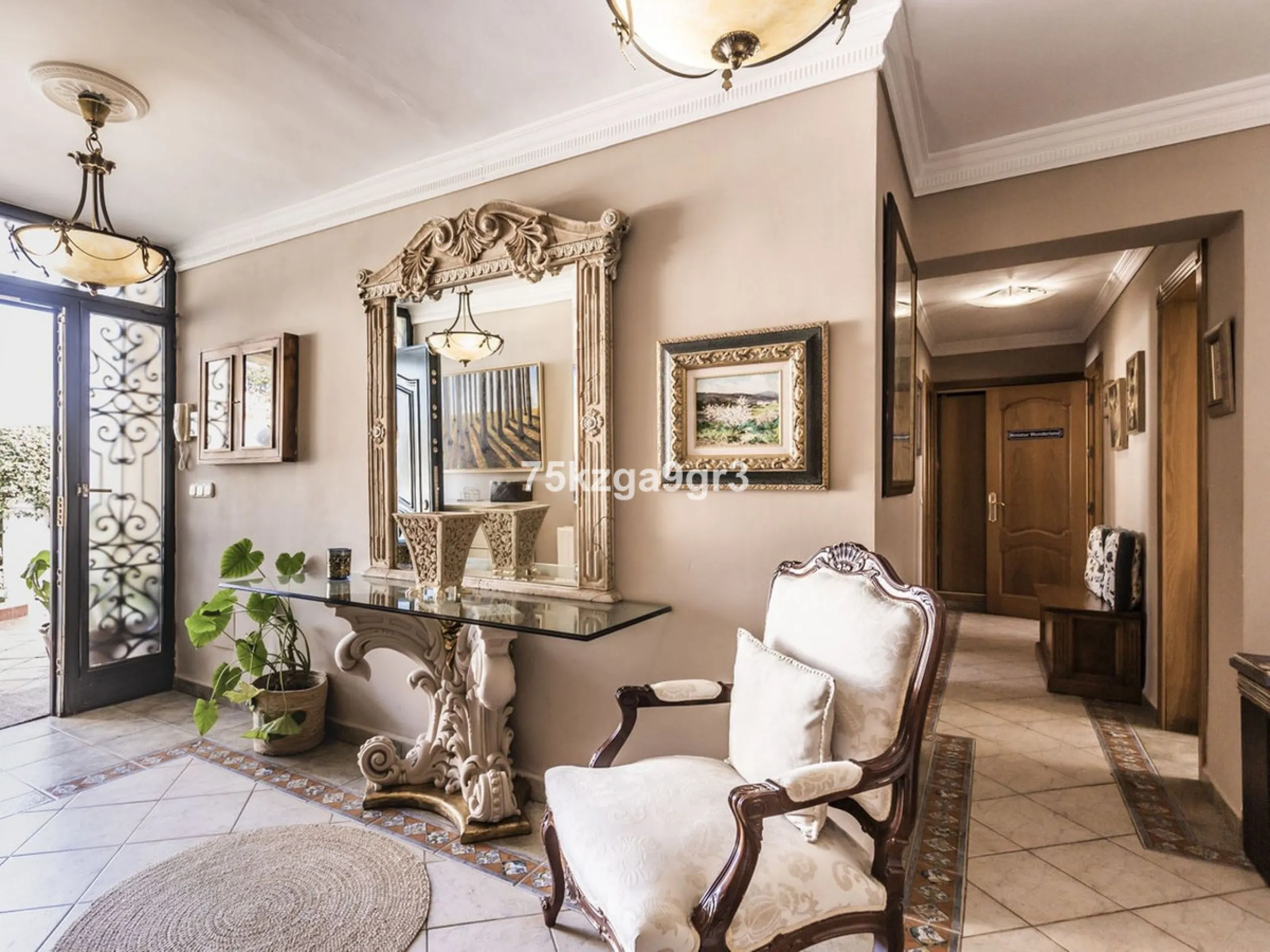 Imagine waking up every morning in a villa where space, privacy, and quality of life take center stage. Located on Calle de los Naranjos, 8, this magnificent detached villa sits on a 651 m² plot, offering the perfect balance between indoor comfort and out