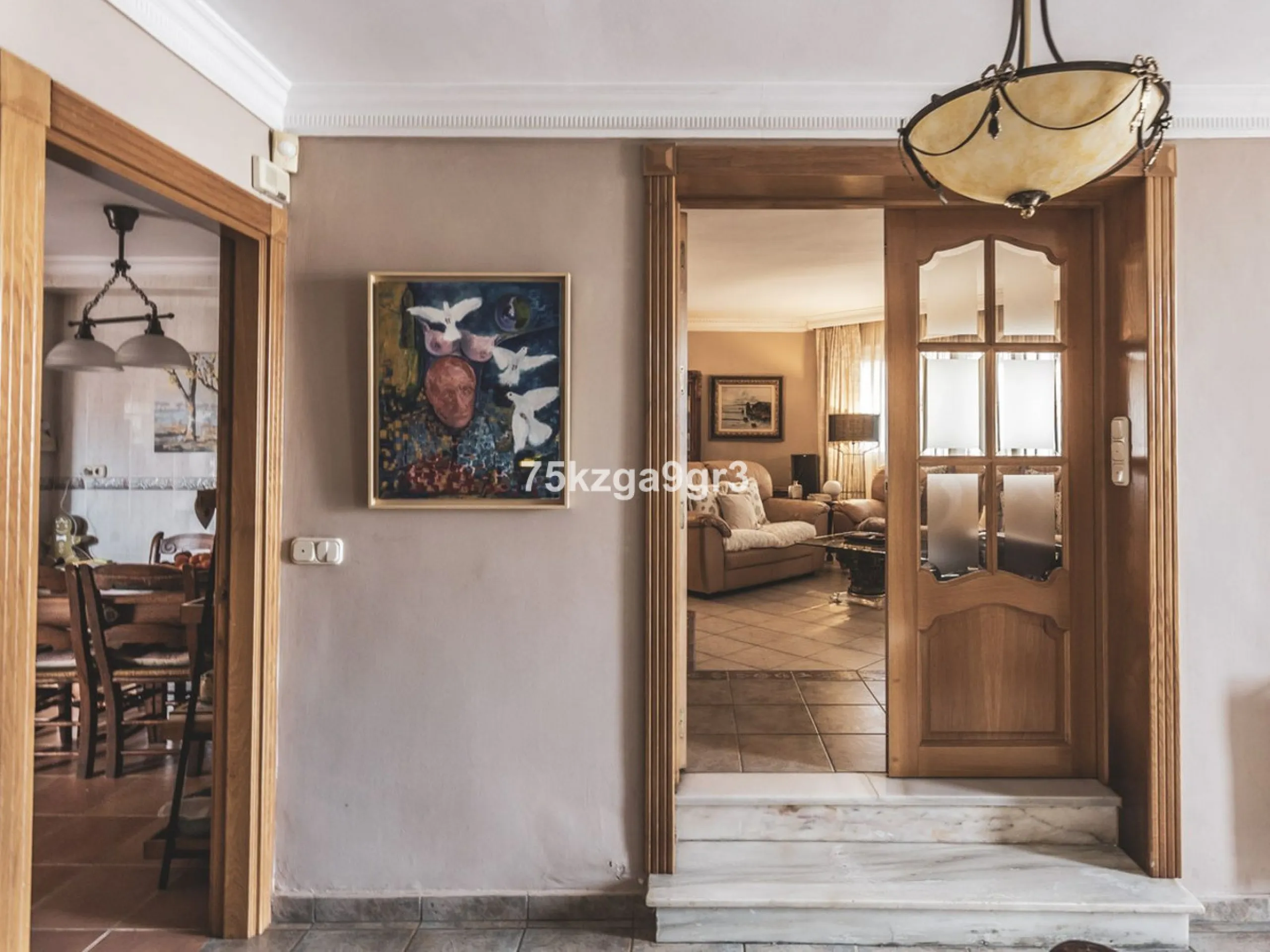 Imagine waking up every morning in a villa where space, privacy, and quality of life take center stage. Located on Calle de los Naranjos, 8, this magnificent detached villa sits on a 651 m² plot, offering the perfect balance between indoor comfort and out